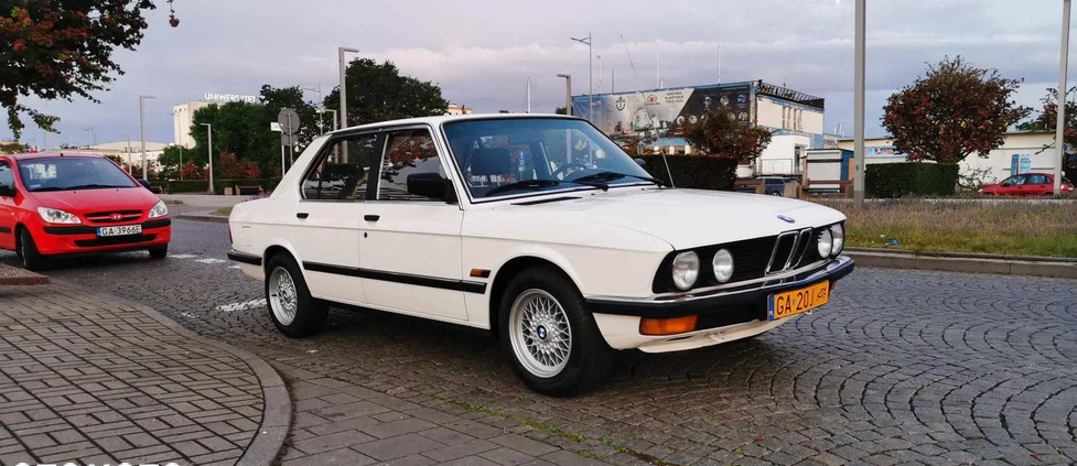 BMW Seria 5 cena 52900 przebieg: 128447, rok produkcji 1983 z Gdynia małe 742